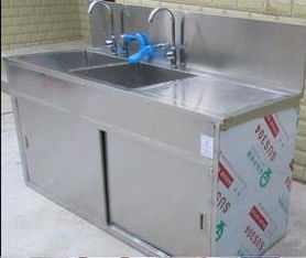 高港區(qū)盛華科教 專(zhuān)業(yè)供應(yīng)醫(yī)用304不銹鋼腳踏洗手池及配套儲(chǔ)存柜、消毒柜